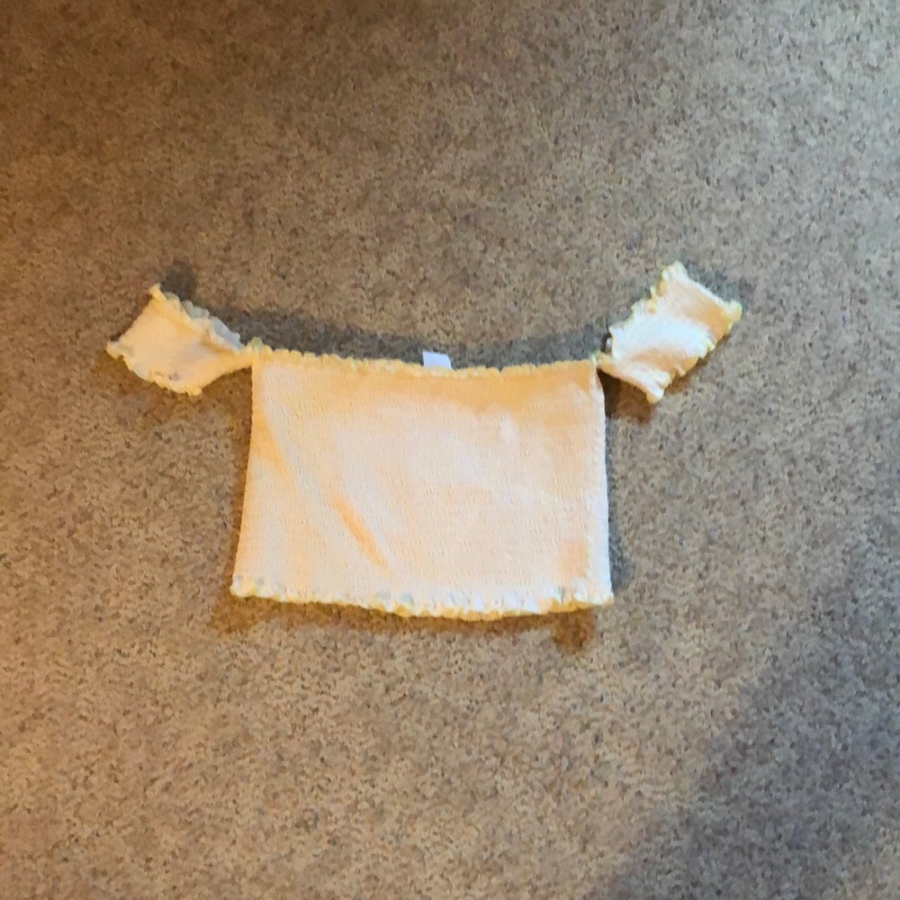 me to we size medium crop top